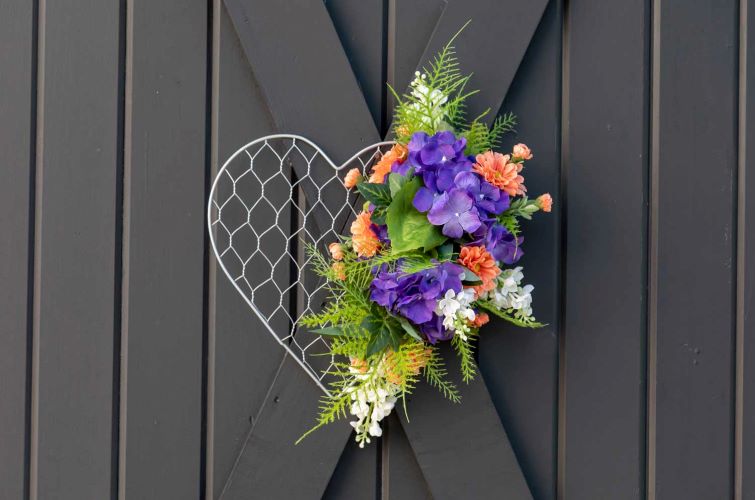 by_hydrangea-fern-heart-wreath-horizontal